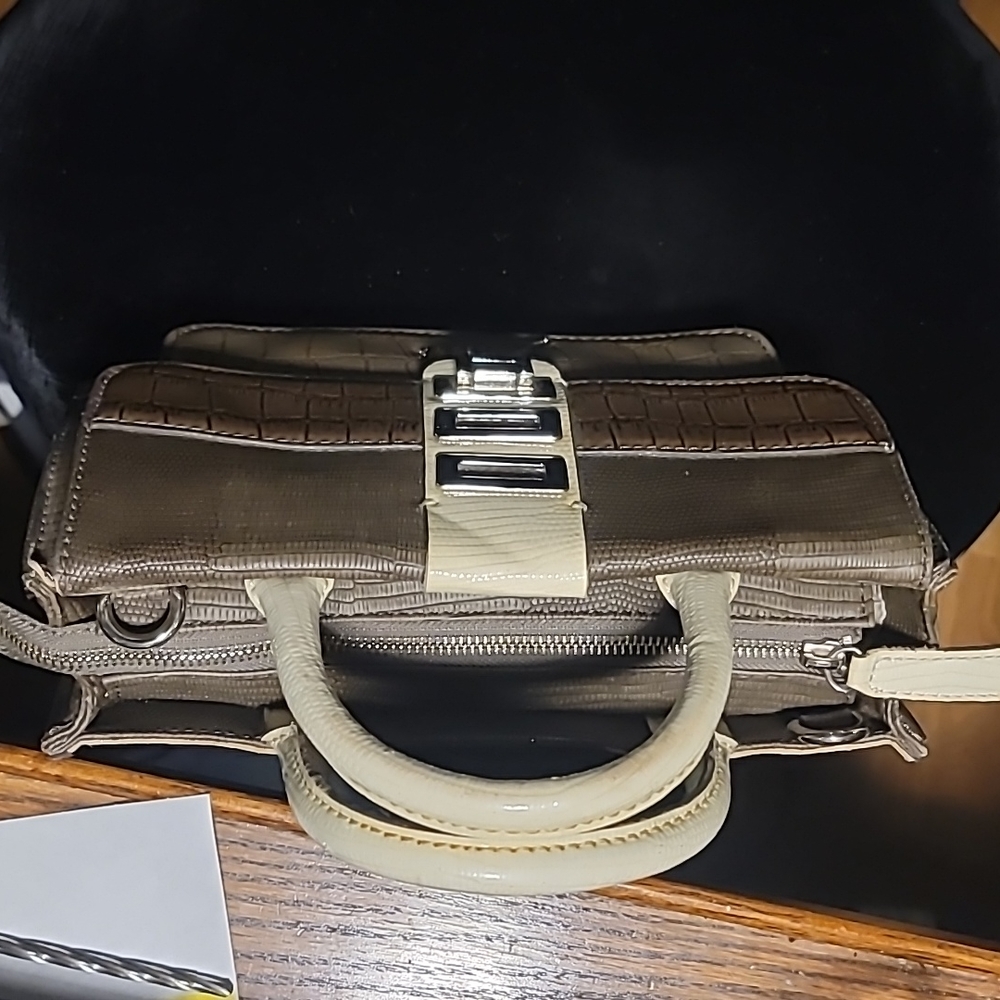 Guess Handbag - Picture 4 of 4